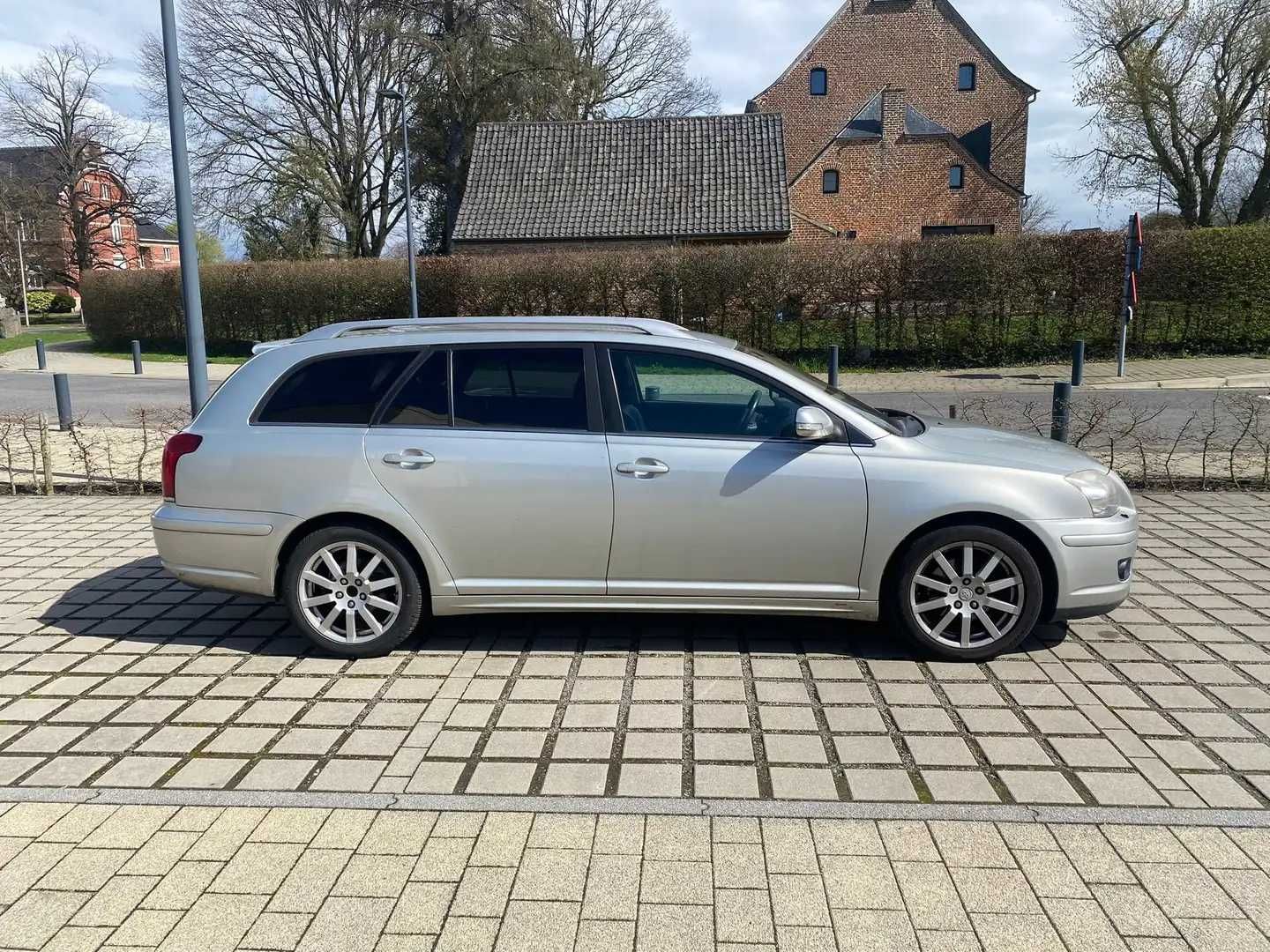 на части Toyota Avensis 2.0D4d/d-cat