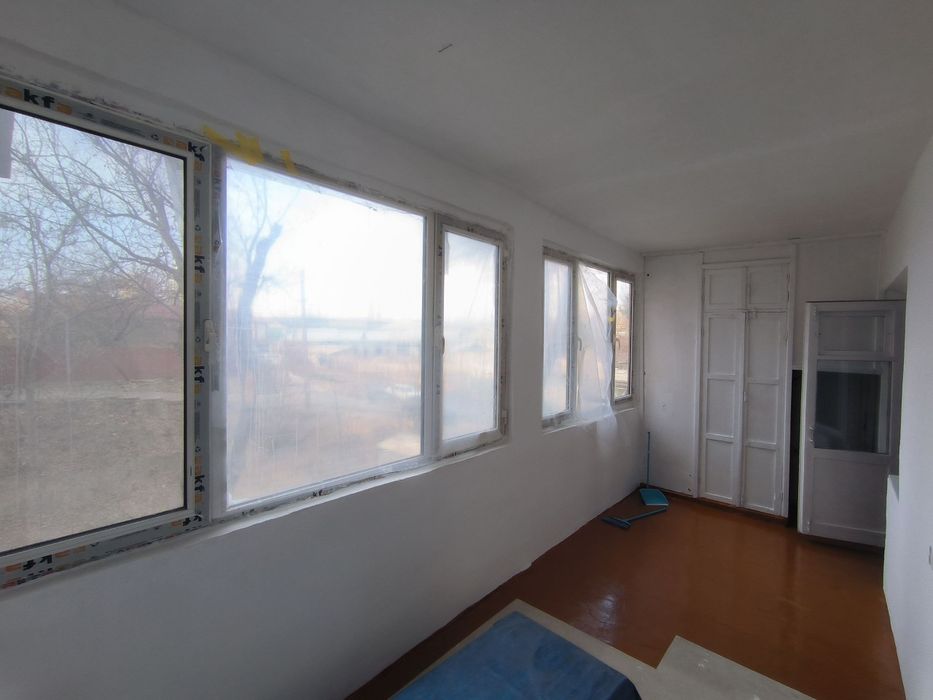 Продаётся 2 комнатная квартира в центре Чирчика