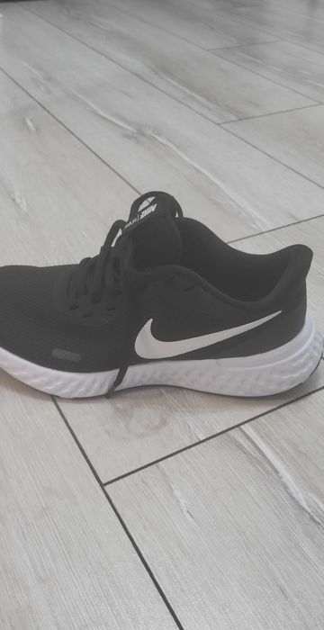 Adidasi nike dama