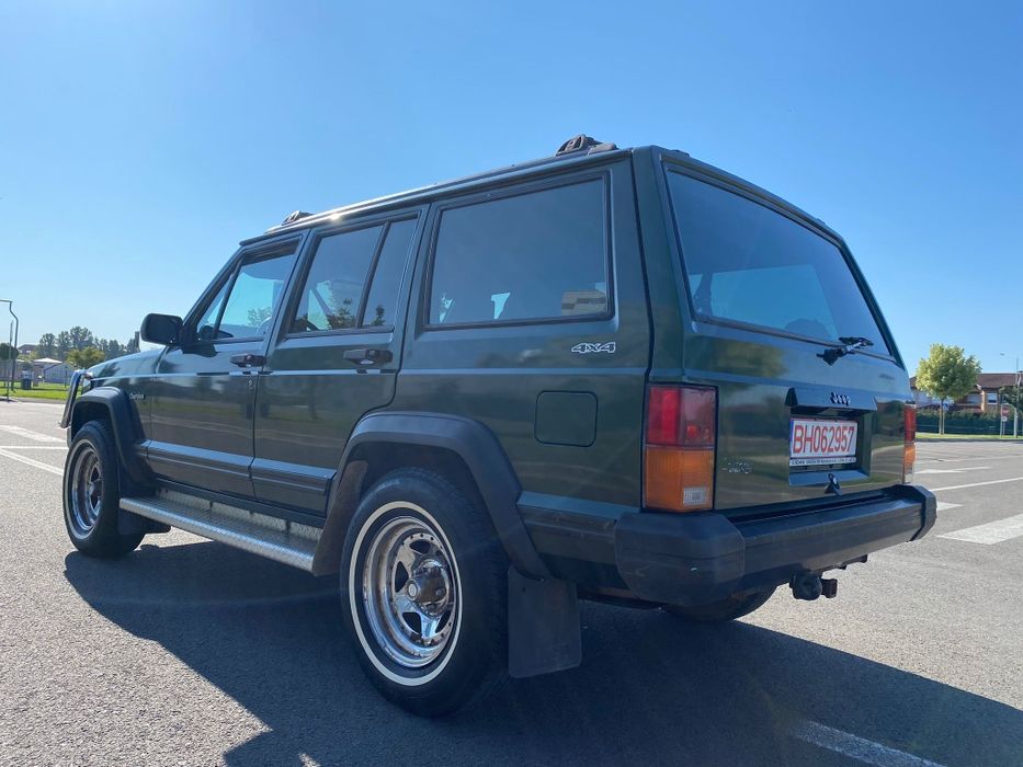 Jeep Cherokee model SUA