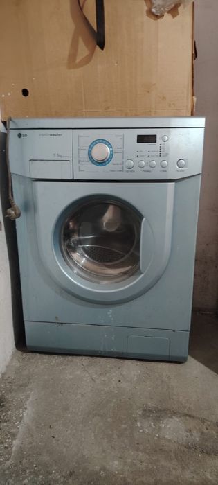 Стиральная машина в хорошем состоянии