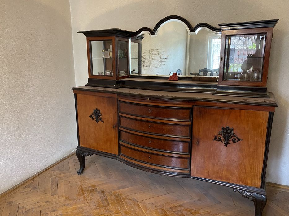 Vitrina Biedermeier rara, epoca – lemn masiv sculptat, palisandru