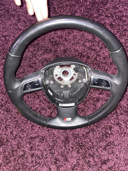 Vând volan audi A4 & două cauciucuri noi 205/55/R16 & 215/55/R16