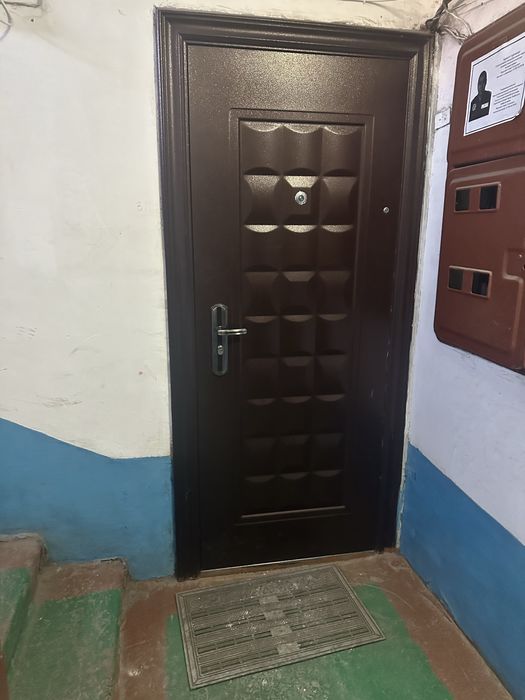 Продам входную дверь