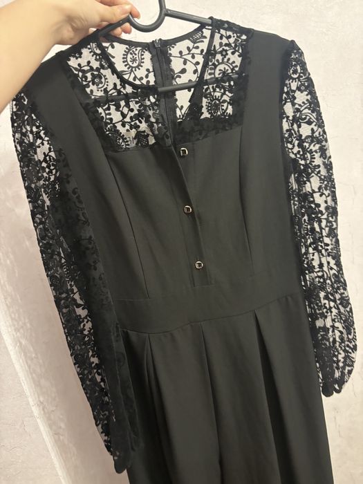 Продается красивый комбинезон в отличном состояние в размере М