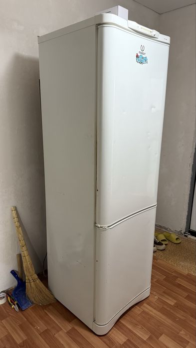 Отдам даром холодильник