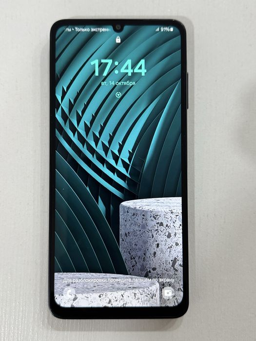 Продам смартфон Самсунг А06
