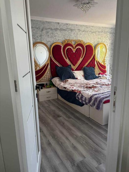 Vând apartament 3 camere – Zona Str. Bucuresti