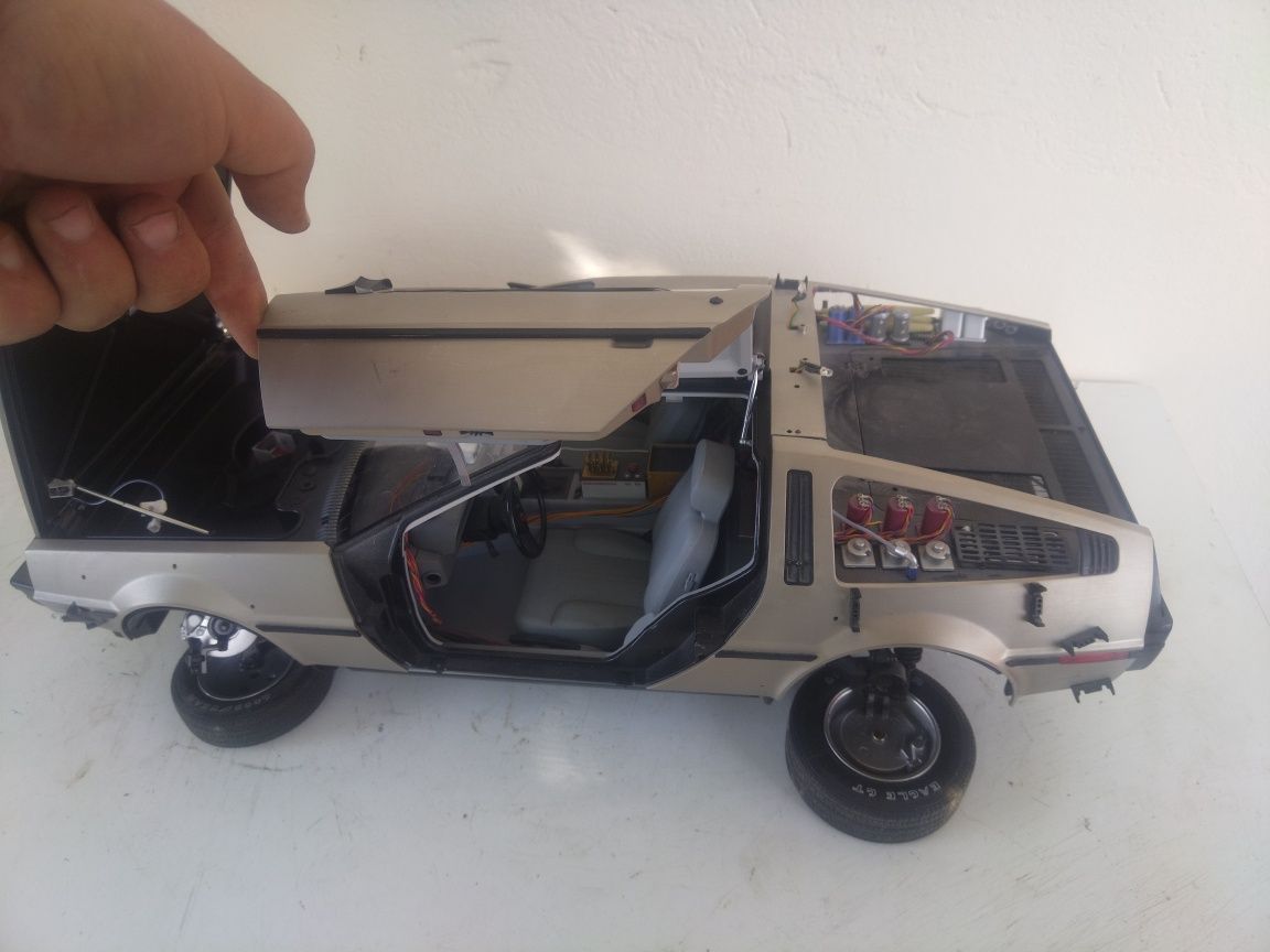 DELOREAN DMS 12 мащаб 1/8 Premium Автентична! 
Premium 1982г.
Автентич