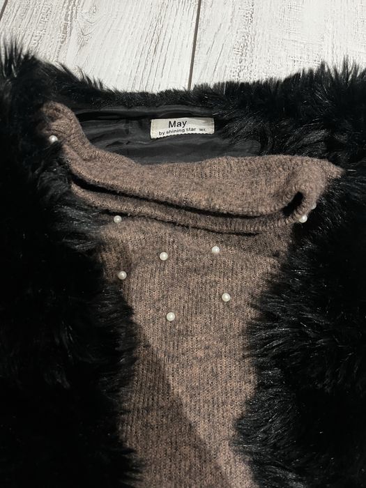 Елегантен пухест елек черен