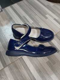 Обувки в син цвят