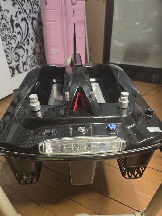 Лодка за захранка TOP