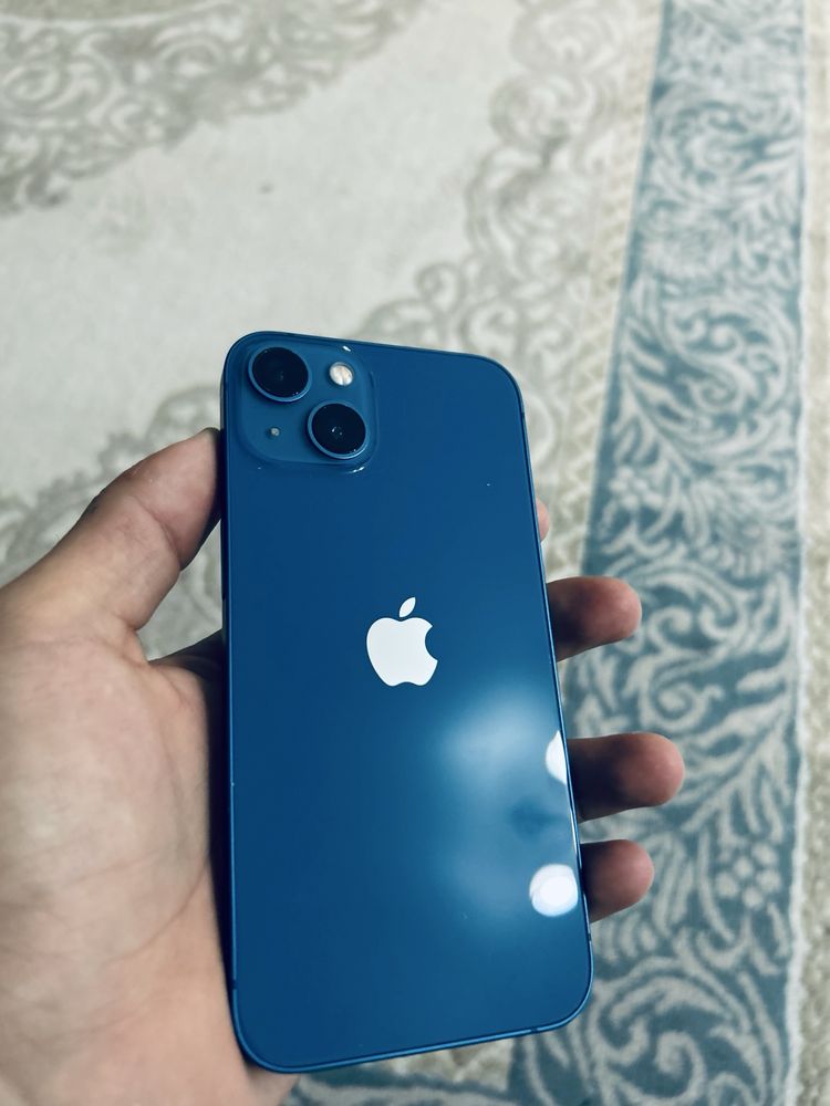 iPhone 13.