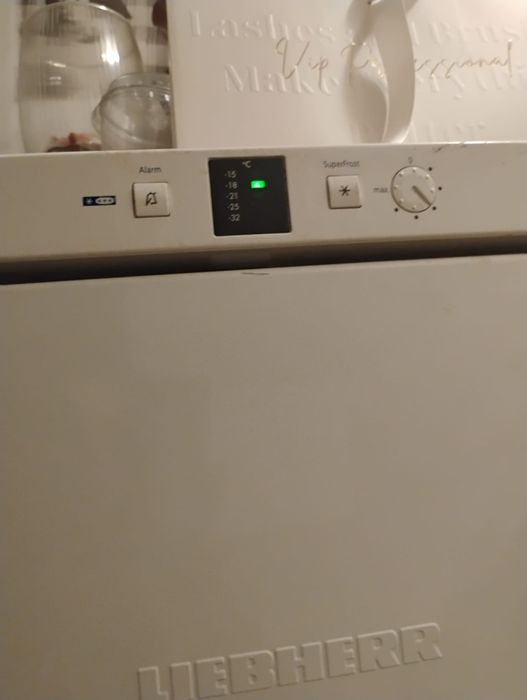 Vând lada frigorifica Liebherr