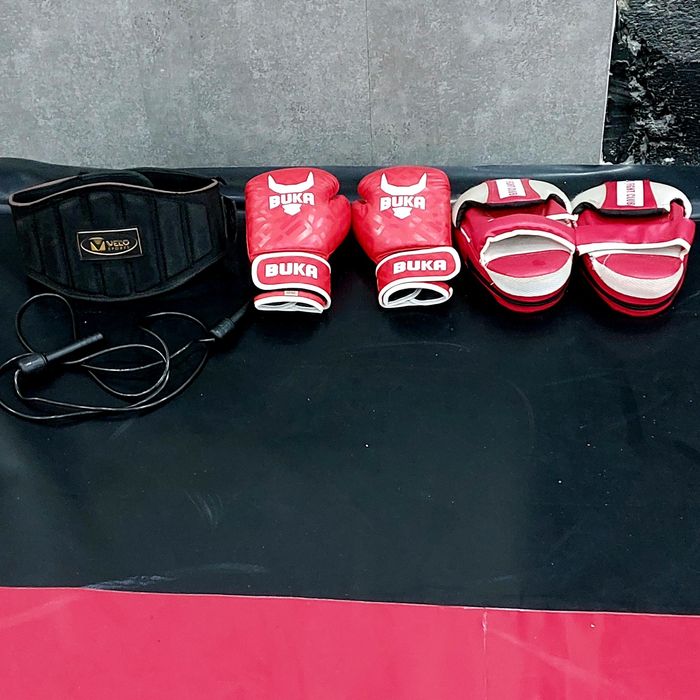 Tayor biznes sotiladi.