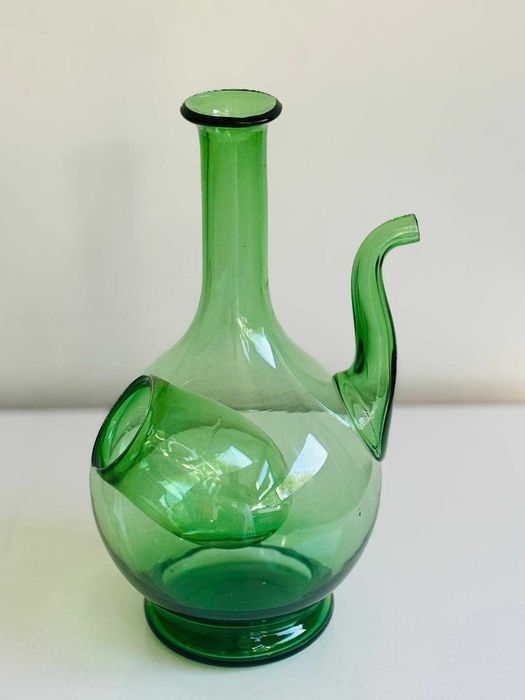 Carafă de vin italiană din sticlă verde suflată cu camera de gheata