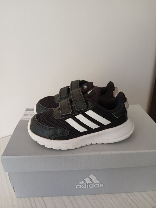 Маратонки adidas 25 номер