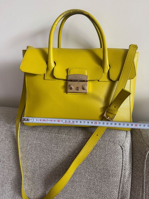 Чанта в жълто Furla