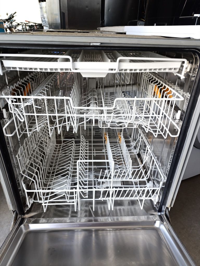 Съдомиялна за вграждане Miele XXL