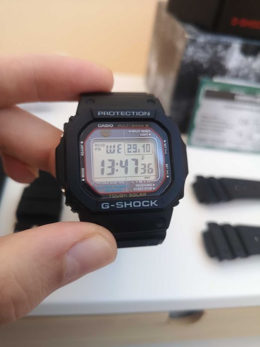 Casio G-Shock GW-M5610u (в гаранция, адаптери, 2 каишки, протектор)
