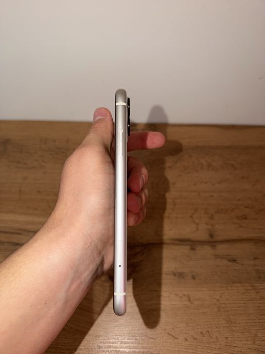 iPhone 11 [128GB] — отличное состояние, работает без нареканий!
