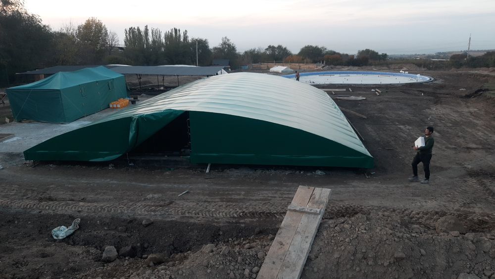 Бассейн закрыт банер установка тент Баннер фантан