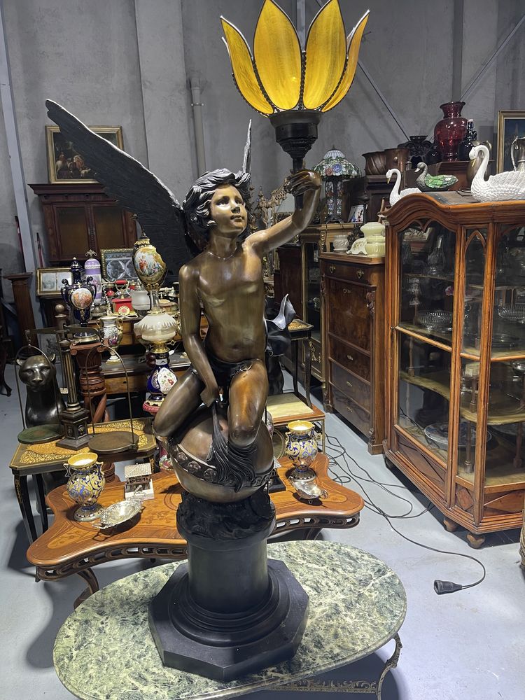 Lampadar deosebit din bronz masiv