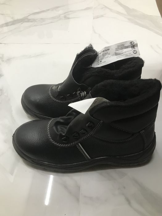 Спец ботинка саттылады зимний размер 42