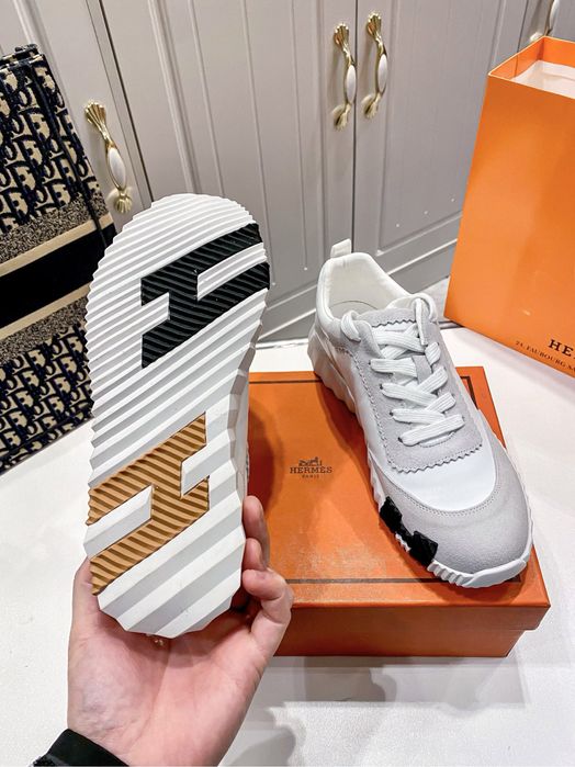 Adidasi Hermes diferite marimi