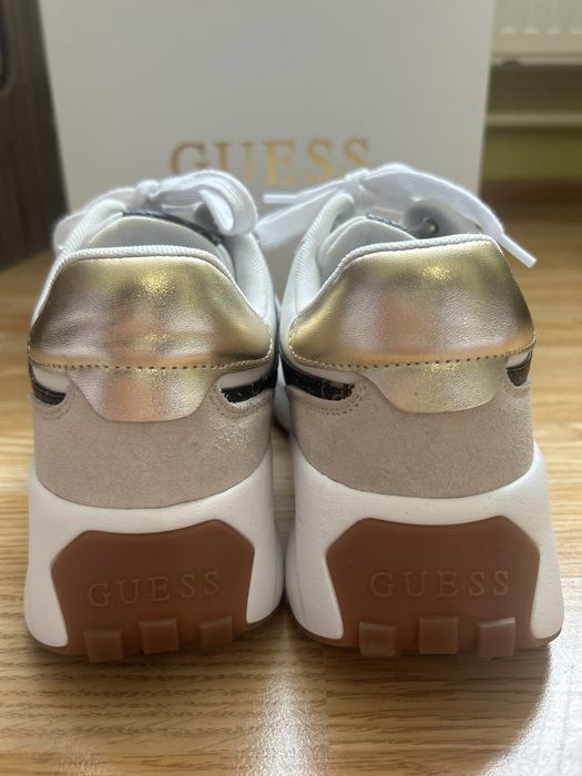 Обувки Guess LUCKEI 39 номер уголемени