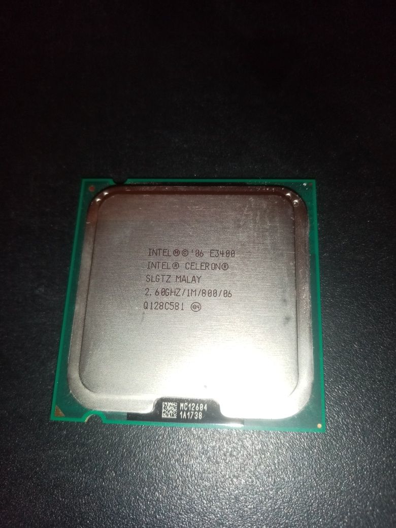 Процессор Intel® Celeron® E3400
тактовая частота 2,60 ГГц