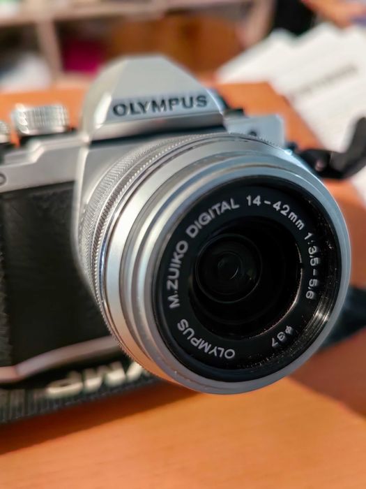 Olympus OM-D E-M10 Mark II + obiectiv 14-42mm