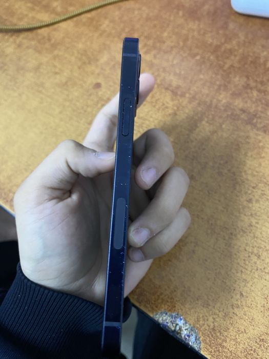 Iphone 12 продается