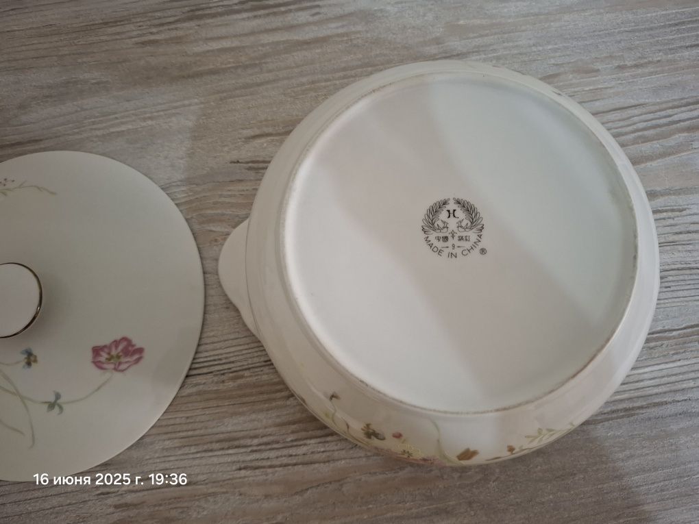 Супница фарфоровая