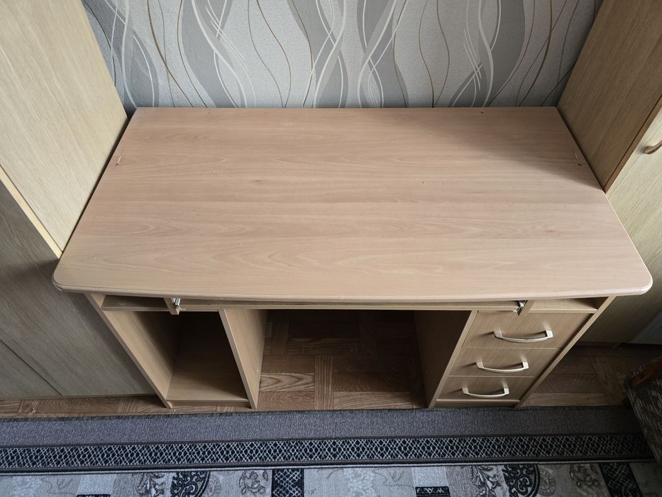 Стол компьютерный целый