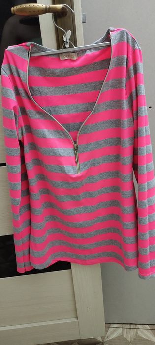 Кофточка на весну качество хорошее в идеальном состоянии отдам за 2000