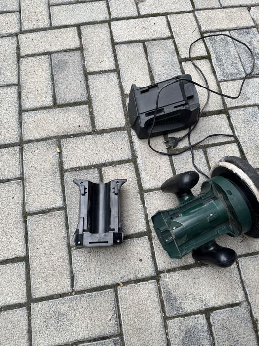 Masina polisat cu acumulator