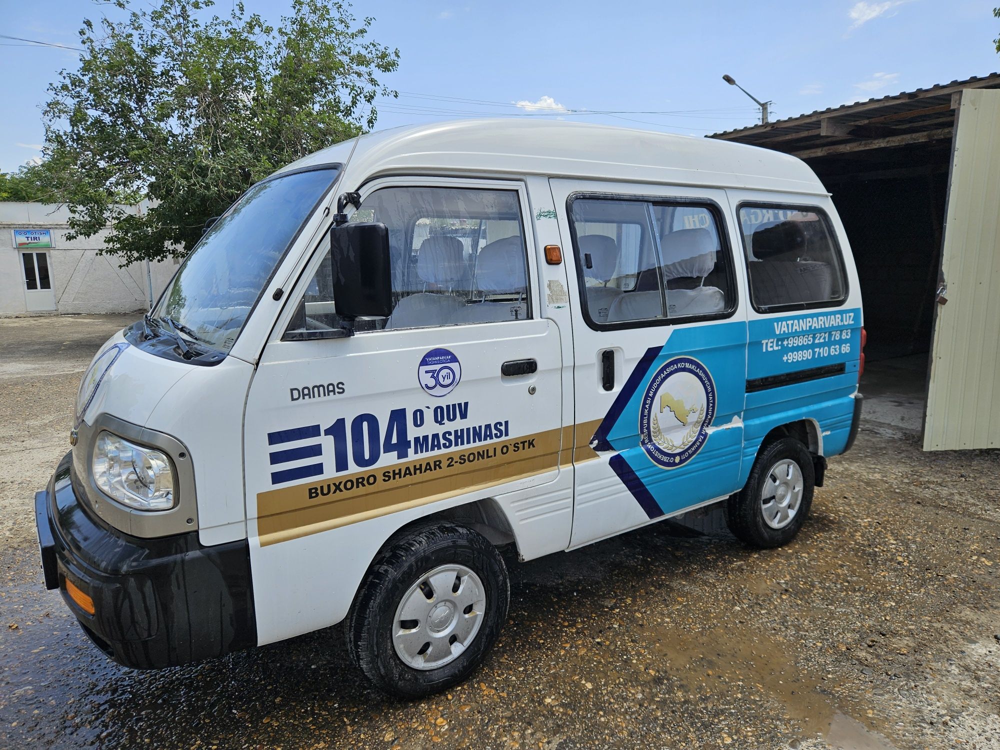 Yangi damas sotiladi