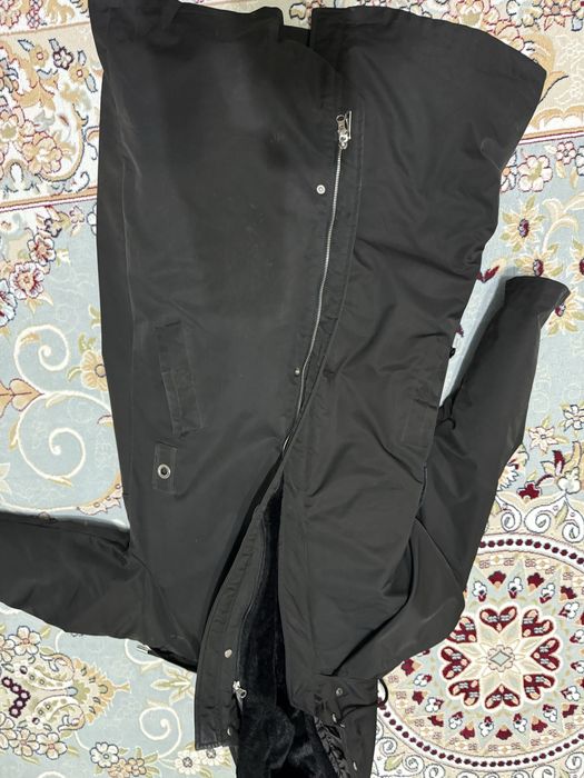 зимняя куртка идеальное состояние,очень теплая,снимается мех