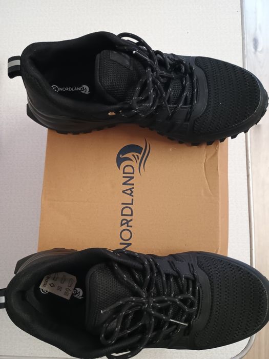 Adidași NOI Nordland mărimea 40