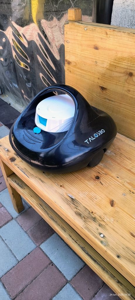 Robot pentru piscină