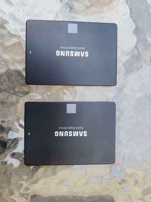 Două bucăți ssd Samsung 1tb 860 EVO