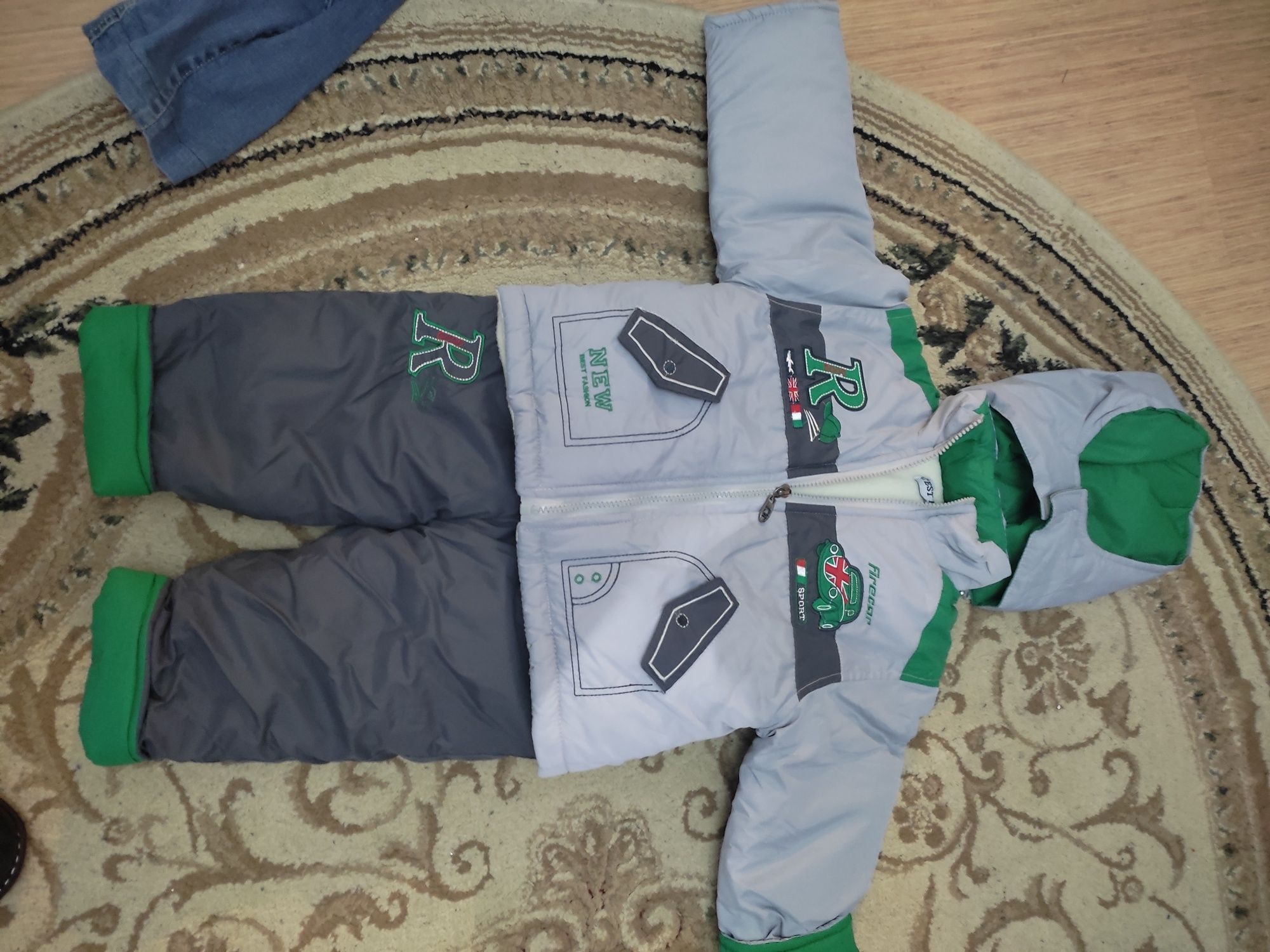Космонавт на HM 12-18м, яке и панталон за ски.
