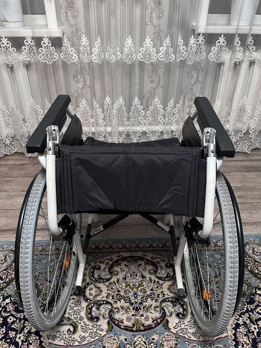 Продам новую инвалидную коляску