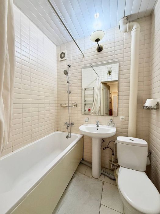 Продаётся 2-х комнатная квартира в Ц-1 Ор кафе Бибигон!