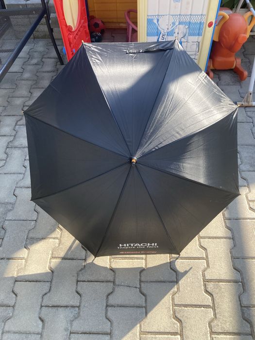 Чадър с дървена дръжка