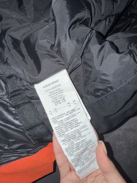Оригинални якета на Emporio Armani и Moncler за 8-9 годишни.