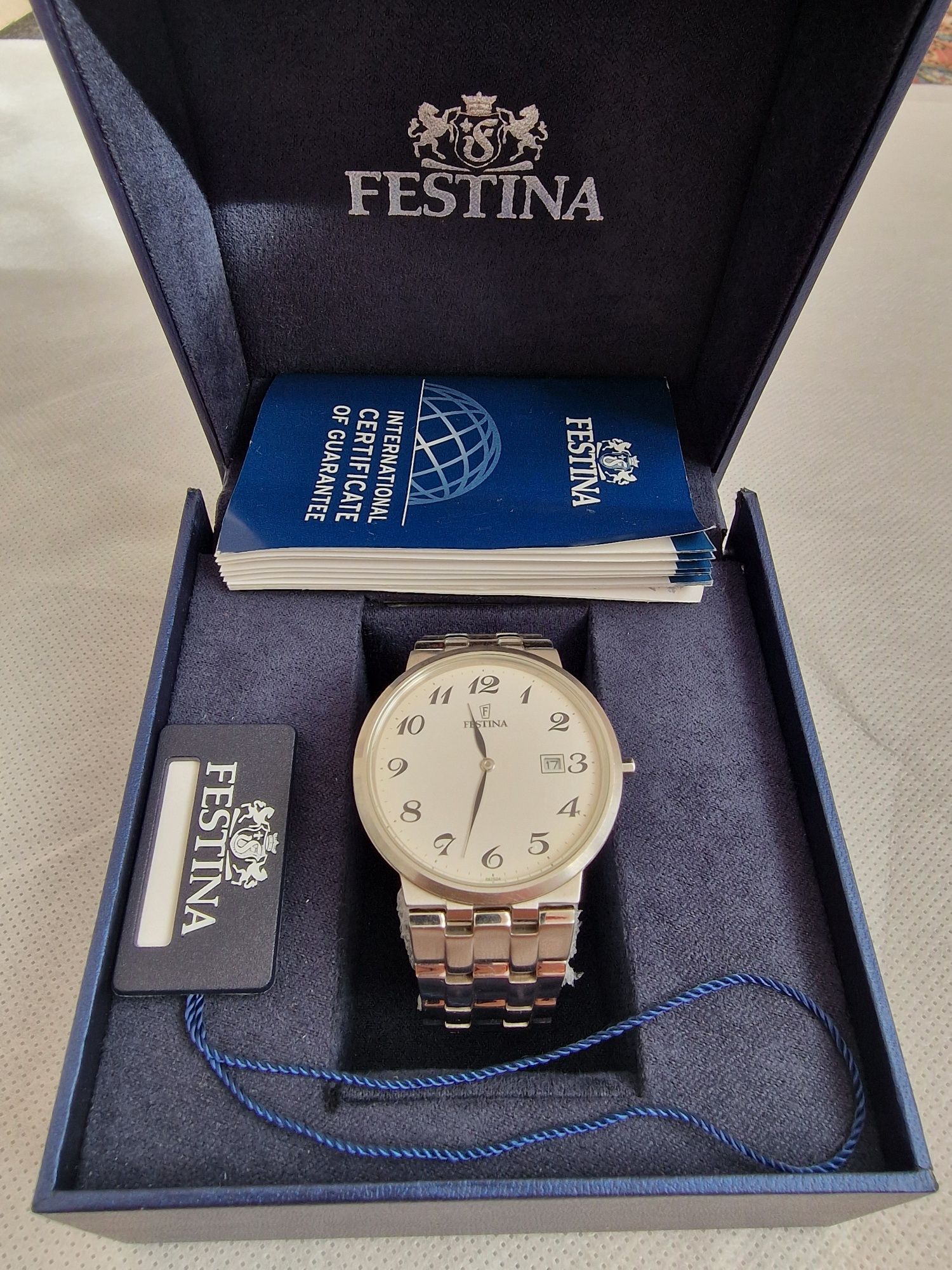 Ceas Festina nou la cutie