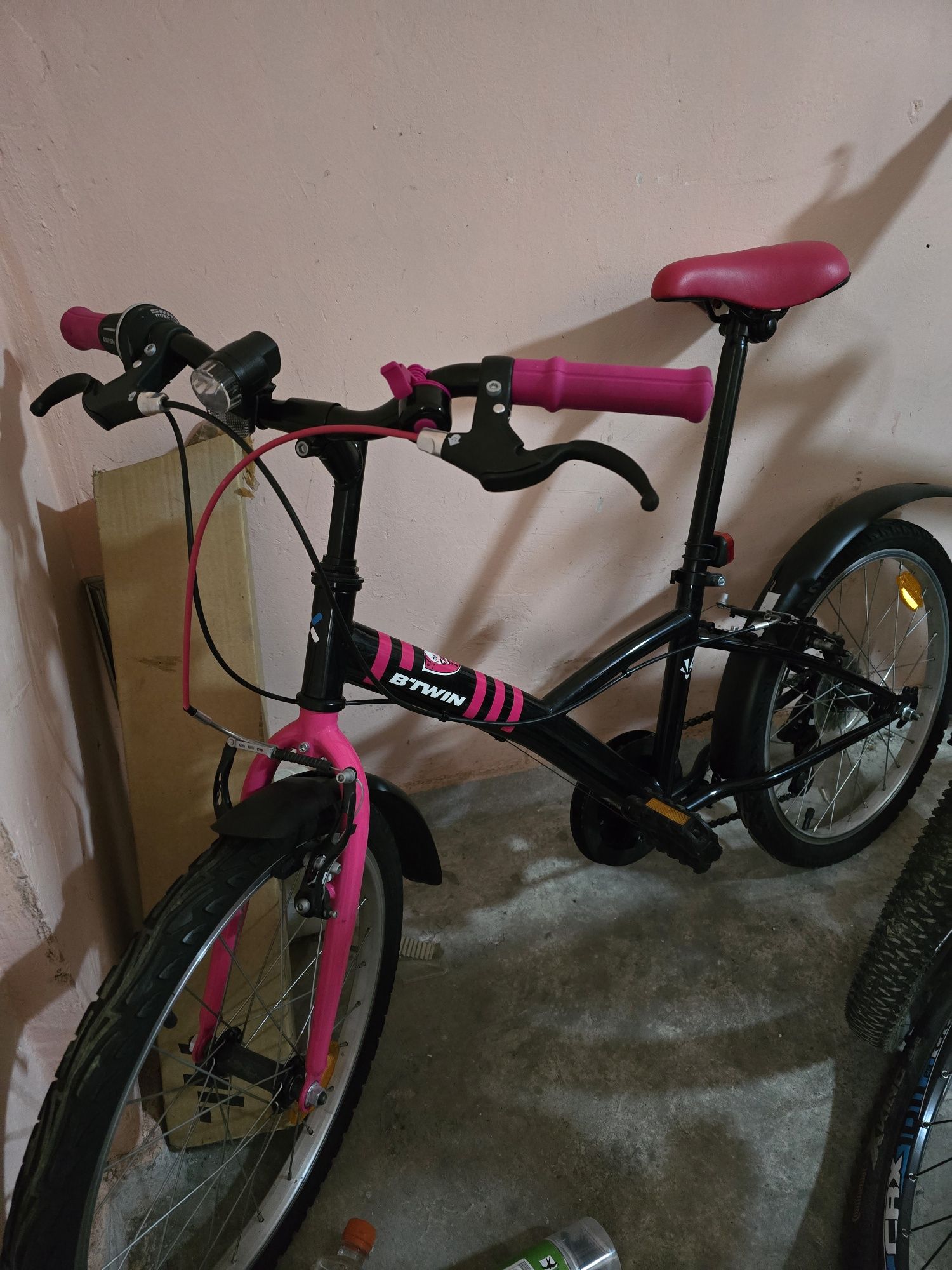 Bicicleta BTWIN 20 inch, fete, impecabila, folosita de 2-3 ori