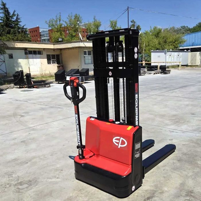 transpalet electric cu catarg stivuitor electric pentru rafturil